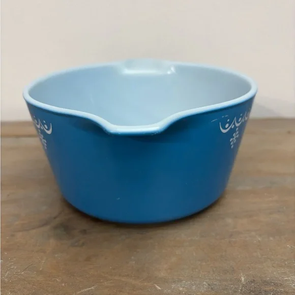 Vintage Pyrex Turquoise Snowflake Dish 1 QT - Picture 2 of 7